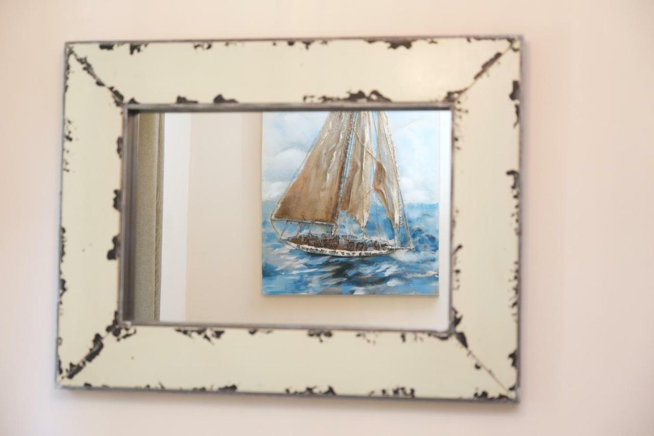 Apollon In Apartment *